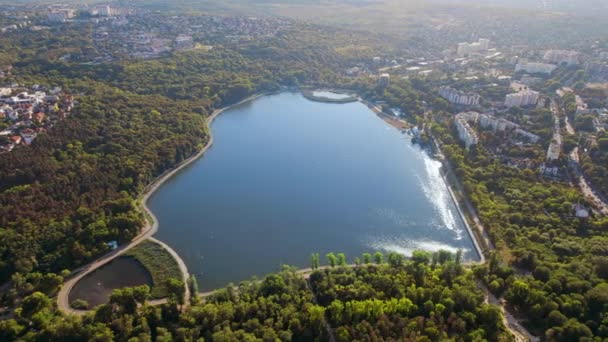 Vista Aérea Del Dron Chisinau Moldavia Valea Morilor Parque Con — Vídeo de stock