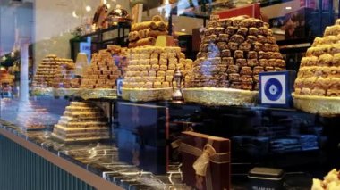 KEMER, TURKEY - EYLÜL 2022 Ulusal Şekerleme Dükkanı