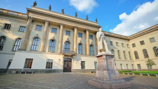 Άποψη Του Πανεπιστημίου Humboldt Στο Κέντρο Του Βερολίνου Γερμανία Άγαλμα — Αρχείο Βίντεο