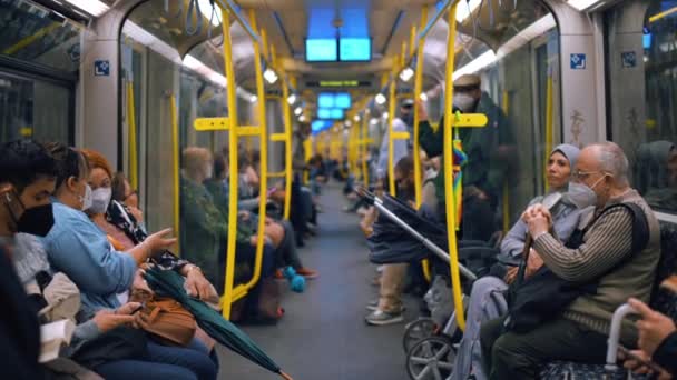 Berlín Alemania Septiembre 2022 Interior Tren Subterráneo Movimiento Con Múltiples — Vídeos de Stock
