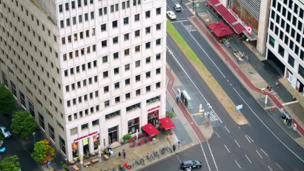 Berlín Alemania Septiembre 2022 Vista Calle Desde Edificio Alto Restaurantes — Vídeos de Stock