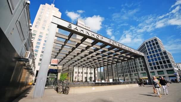 Berlin Niemcy Wrzesień 2022 Poczdamski Platz Dworzec Kolejowy Nowoczesnym Designem — Wideo stockowe