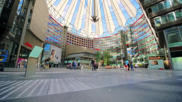 Berli Almany Eylül 2022 Sony Center Mekanı Birden Fazla Mağazası — Stok video