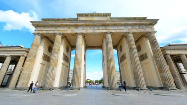2022年9月9日 市中心勃兰登堡门的时间视图 周围的游客 — 图库视频影像