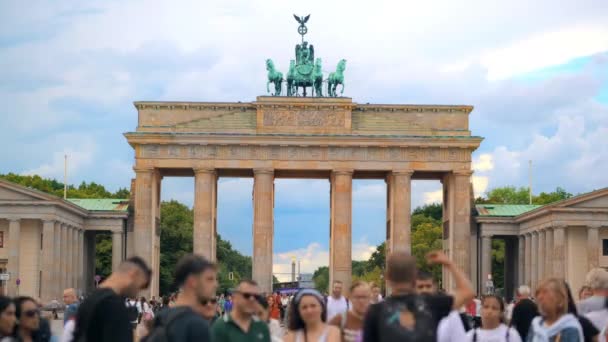 Berli Almanya Eylül 2022 Şehir Merkezindeki Brandenburg Kapısı Nın Timelapse — Stok video