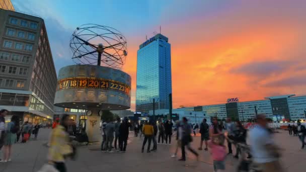 Berlin Niemcy Wrzesień 2022 Widok Ulicy Timelapse Alexanderplatz Zachodzie Słońca — Wideo stockowe