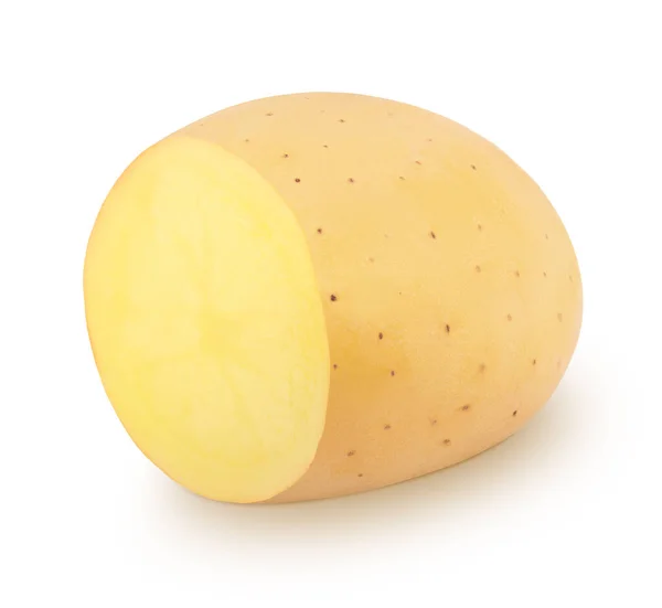 Μισή νωπή ολόκληρη πατάτα απομονωμένη σε λευκό φόντο. — Φωτογραφία Αρχείου