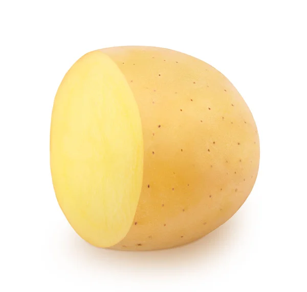 Μισή νωπή ολόκληρη πατάτα απομονωμένη σε λευκό φόντο. — Φωτογραφία Αρχείου