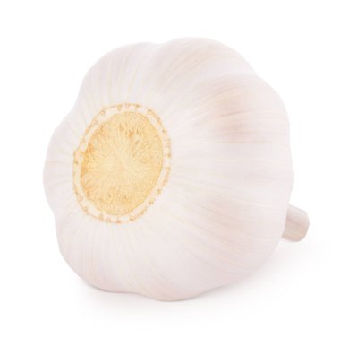 Beyaz arka planda tamamen taze sarımsak..