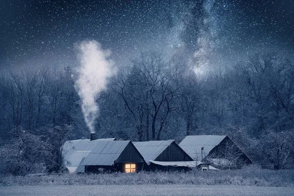 Heilige Nacht Mit Sternenhimmel Feenhafte Winternachtslandschaft Mit Bauernhäusern Unter Sternenhimmel — Stockfoto