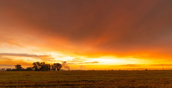 View Fiery Beautiful Sunset Fall Evening Beautiful Colors Sky Bloody — Stockfoto