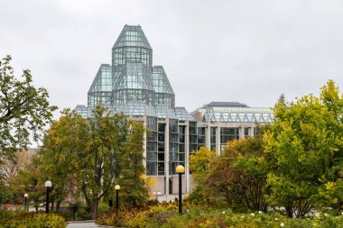 Kanada Ulusal Galerisi ile Ottawa 'da sonbahar sezonunda Major' s Hill Park