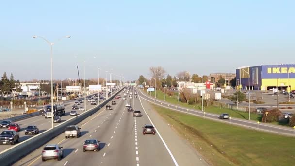 Stadtverkehr auf dem 417 Highway in Ottawa, Kanada — Stockvideo