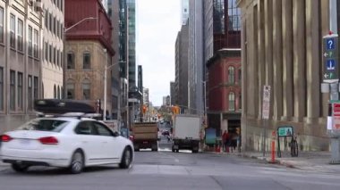 Ottawa, Kanada şehir merkezinde gökdelenleri olan şehir manzarası.