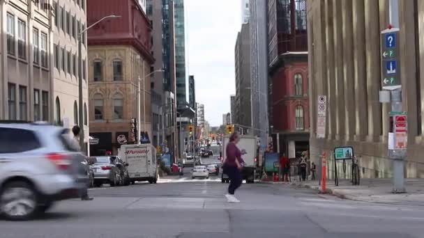 Vista sul paesaggio urbano con grattacieli nel centro di Ottawa, Canada. — Video Stock