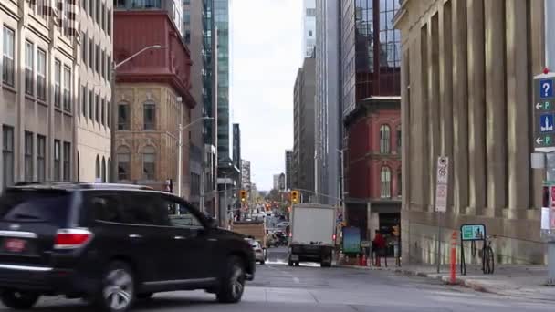 Widok na miasto z wieżowcami w centrum Ottawy, Kanada. — Wideo stockowe