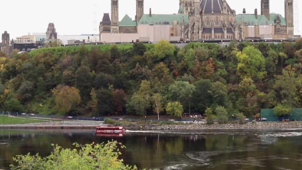 Parliament hill in Canada and Ottawa river with sailing sightseeing boat Amphibus — Stock Video