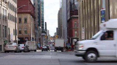 Ottawa, Kanada şehir merkezinde gökdelenleri olan şehir manzarası.