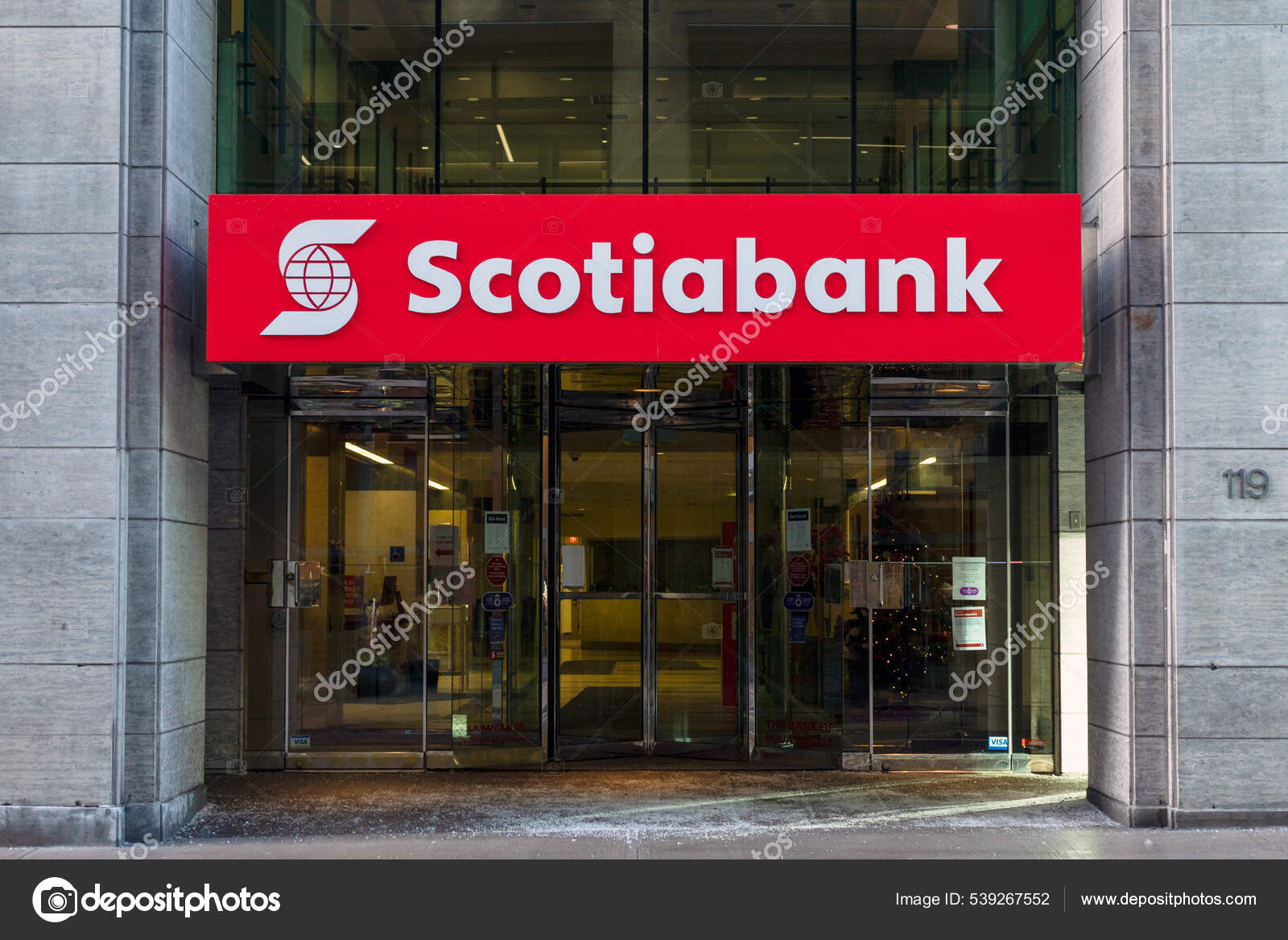 加拿大渥太华市中心的Scotiabbank银行—— 库存社论照片© IrynaTolm #539267552