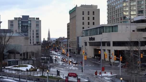 Stadtbild in der Innenstadt von Ottawa in Kanada. — Stockvideo