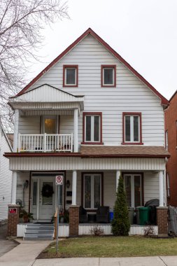 Ottawa, Kanada 'da üç katlı bir ev.