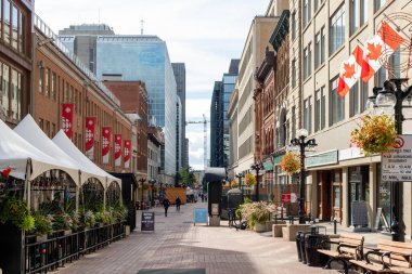 Kıvılcımlar sokak manzarası Ottawa şehir merkezinde yürüyen insanlarla Kanada 'da