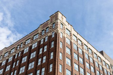 Kanada 'nın Ottawa şehrinde gökyüzüne karşı eski bir bina..