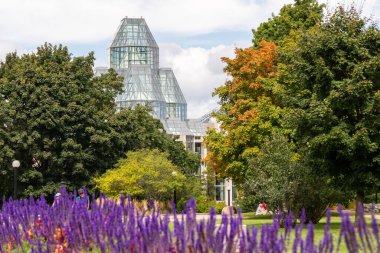Ottawa, Kanada - 12 Eylül 2022: Kanada Ulusal Galerisi ile Ottawa 'daki Major' s Hill Park