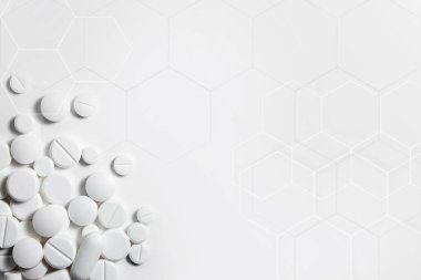 Beyaz haplı ve dokulu ilaçların geçmişi.