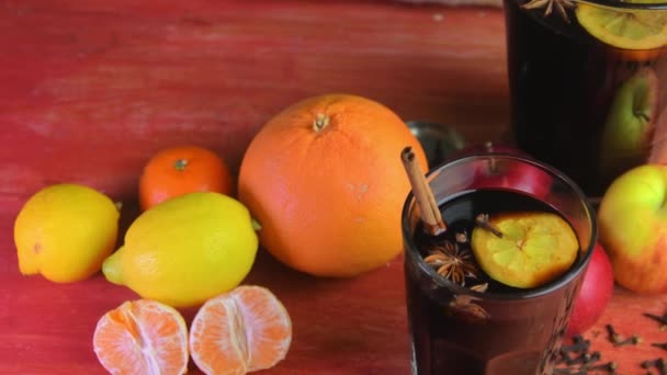 Delicious mulled wine on wooden table. Still life, food and drink, seasonal and holidays concept. Christmas mulled wine on a rustic wooden table — Stock Video