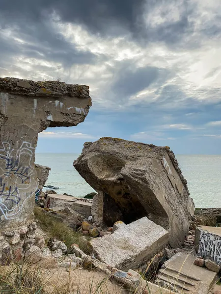 北部要塞Liepaja 拉脱维亚波罗的海沿岸 海边倒塌的混凝土建筑 — 图库照片