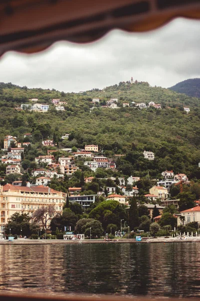 View Croatian Houses Mountains Cloudy Day — Stock Photo, Image