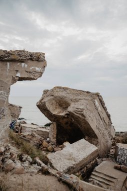 Baltık Denizi kıyılarında beton savaş sığınakları inşa edildi.