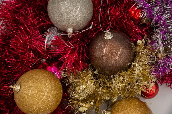 Fundo Natal Decorações Árvore Natal Bolas Decorações Natal Uma Mesa — Fotografia de Stock
