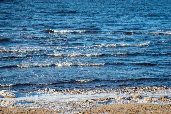 Mare Con Sabbia Bianca Acqua Blu Prima Della Tempesta Onde — Foto Stock