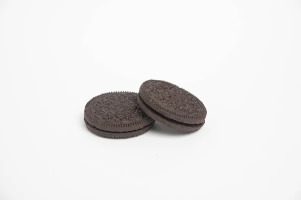 Csokoládé Cookie Krém Kitöltése Elszigetelt Fehér Háttér — Stock Fotó