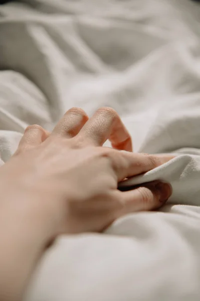 Рука Молодої Жінки Займається Сексом Спальні — стокове фото