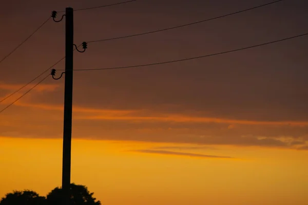 Силуэт Высокого Электрического Полюса Копировальным Пространством — стоковое фото