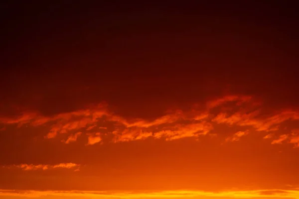 Feurig Orangefarbener Abendhimmel Schöner Himmel — Stockfoto