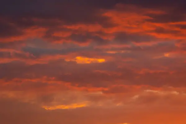 เมฆท นของเฉดส างๆบนท องฟ าพระอาท นหล งเมฆนามธรรมและดราม — ภาพถ่ายสต็อก