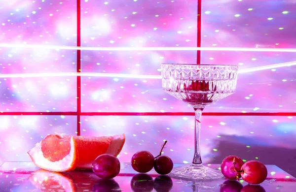 Crystal Glass Cocktails Glass Surface Fruits Grapes Grapefruit Next Glass — Stok fotoğraf