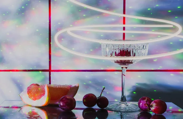 Crystal Glass Cocktails Glass Surface Fruits Grapes Grapefruit Next Glass — Stok fotoğraf