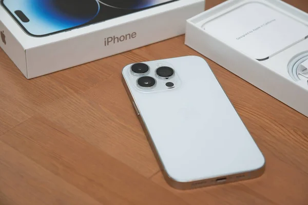 Riga Letonia Septiembre 2022 Nuevo Iphone Pro Blanco Caja Embalaje — Foto de Stock