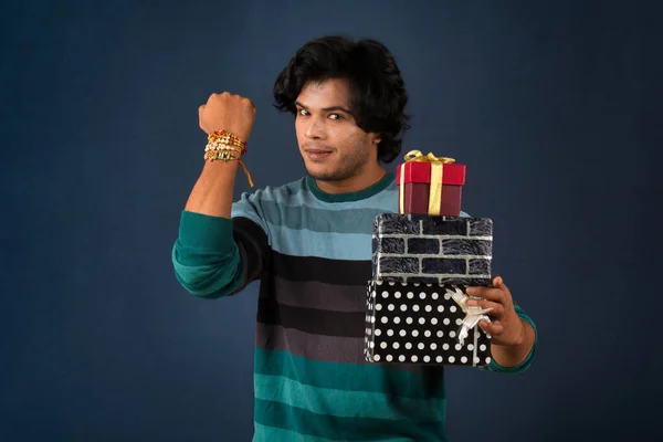 Young Men Showing Rakhi His Hand Gift Box Occasion Raksha — Stockfoto