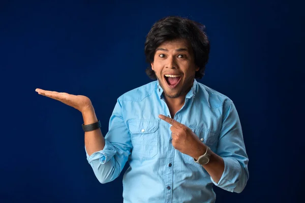 Portrait Successful Cheerful Young Man Holding Presenting Something Hand Happy — ストック写真