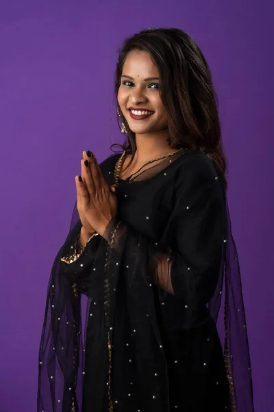 Portrait Beautiful Indian Girl Greeting Pose Namaste Hands — Stockfoto