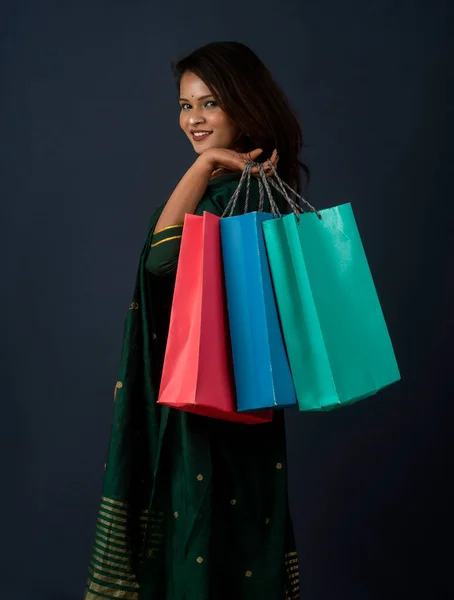 Beautiful Indian Young Girl Woman Holding Posing Shopping Bags Dark — Stockfoto