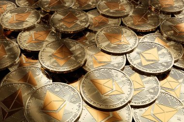 Metal Ethereum kripto para birimlerinin 3 boyutlu görüntülenmesi, elektronik merkeziyetçilikten arındırılmış para konsepti, gelecekteki ödeme ekonomisi piyasası, altın paralar