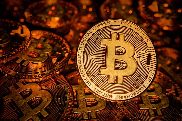 Representación Primer Plano Metal Bitcoin Monedas Criptomoneda Concepto Dinero Electrónico —  Fotos de Stock