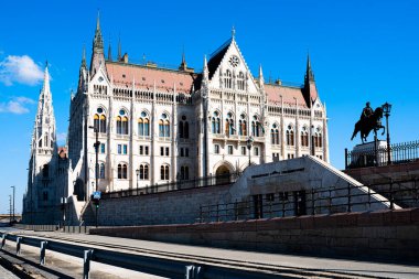 Budapeşte 'de güzel bir parlamento binası, popüler seyahat merkezi.